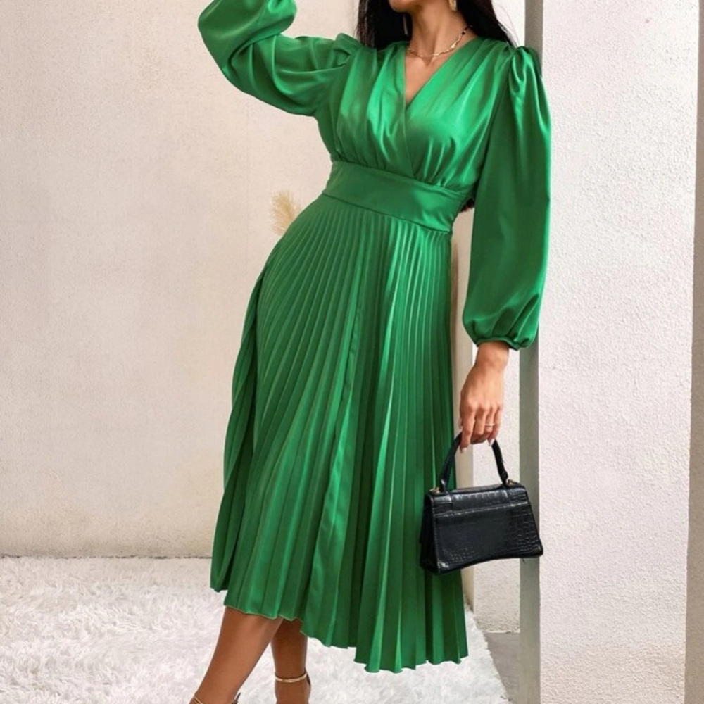 Luxe lantern sleeve pleated dress - Picture 16 of 16